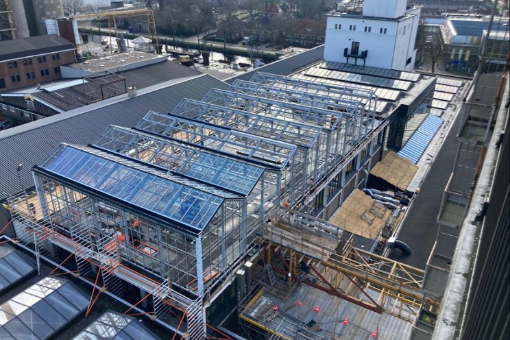 Construction of rooftop glasshouse for restaurant