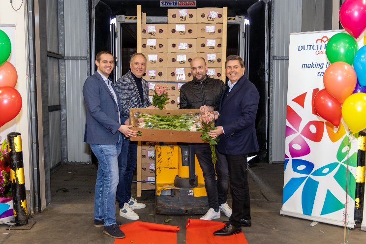 Two major milestones in flower transport by sea Two major milestones in flower transport by sea