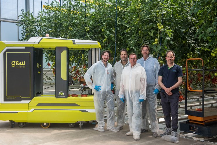 GRoW Harvesting Robot picking tomatoes at Axia Vegetable Seeds