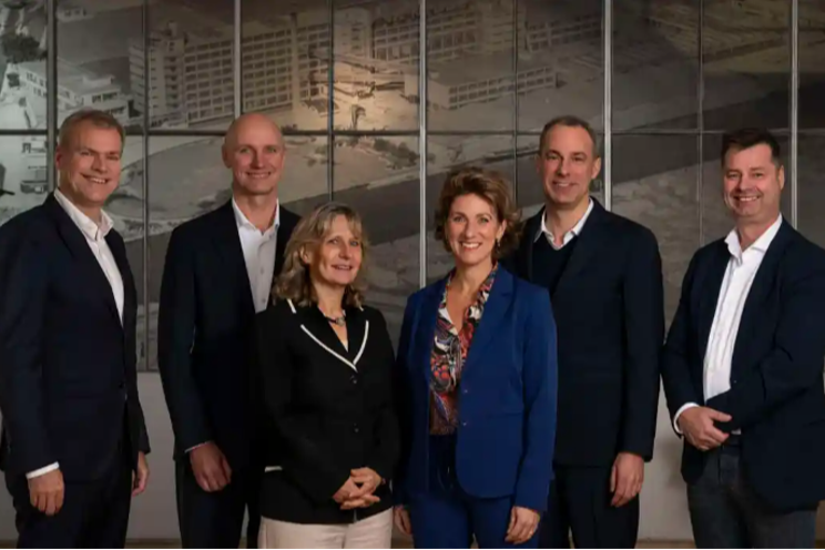 Philips join forces with Siemens to innovate vertical farming Philips join forces with Siemens to innovate vertical farming