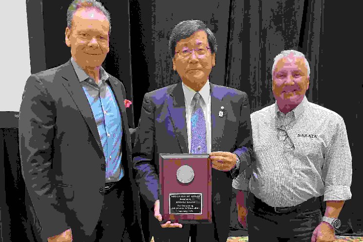 AAS presents Medallion of Honor at 2023 Summer Summit