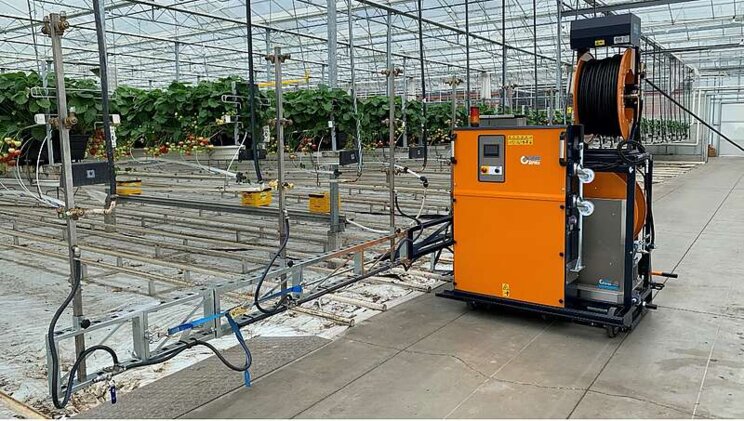 Custom made spray robot for strawberries in the greenhouse Custom made spray robot for strawberries in the greenhouse