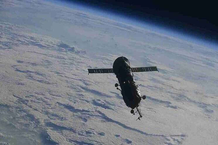 Russian cosmonauts to set up greenhouse on space Russian cosmonauts to set up greenhouse on space