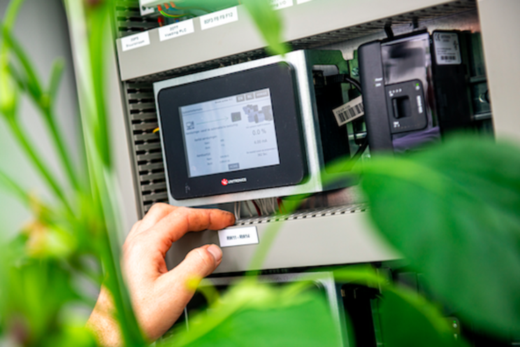 Perfectly synchronized screen installations with Ridder SynCore Perfectly synchronized screen installations with Ridder SynCore