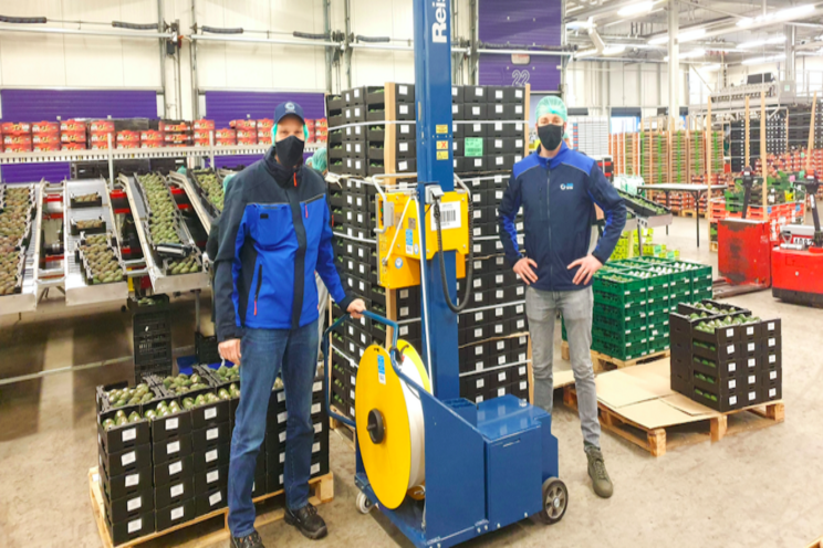 Strapping pallets easily, quickly and securely Strapping pallets easily, quickly and securely