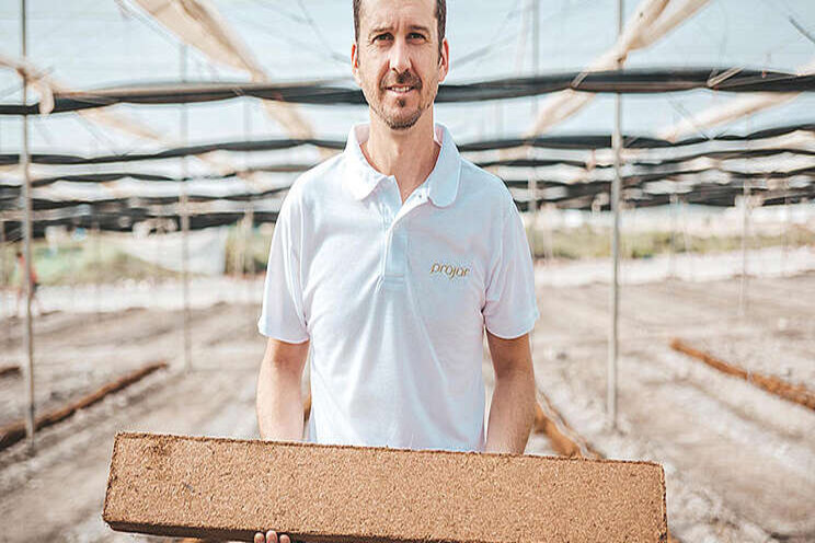 Why plants prefer coir, and growers as well Why plants prefer coir, and growers as well