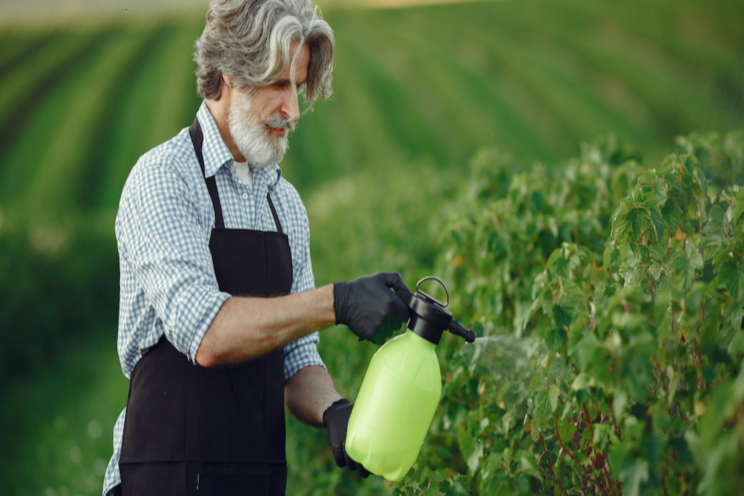 Organic inert compounds into an antimicrobial solution Organic inert compounds into an antimicrobial solution