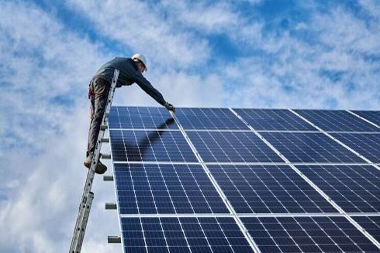 Greatest peaks in solar yield on cloudy days Greatest peaks in solar yield on cloudy days