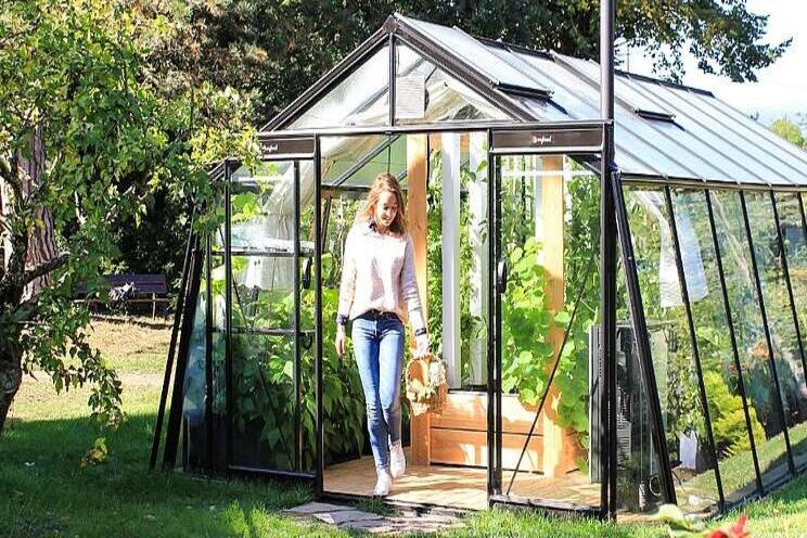 Myfood, a smart greenhouse to grow your food Myfood, a smart greenhouse to grow your food